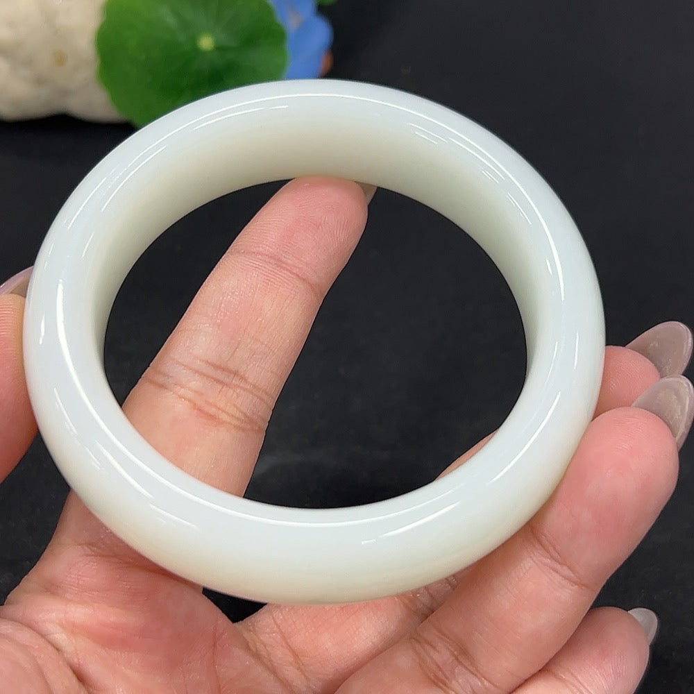 HKHQ Hetian Jade round bracelet, size 61.5, weighing approximately 103.78g, featuring smooth, polished jade beads.