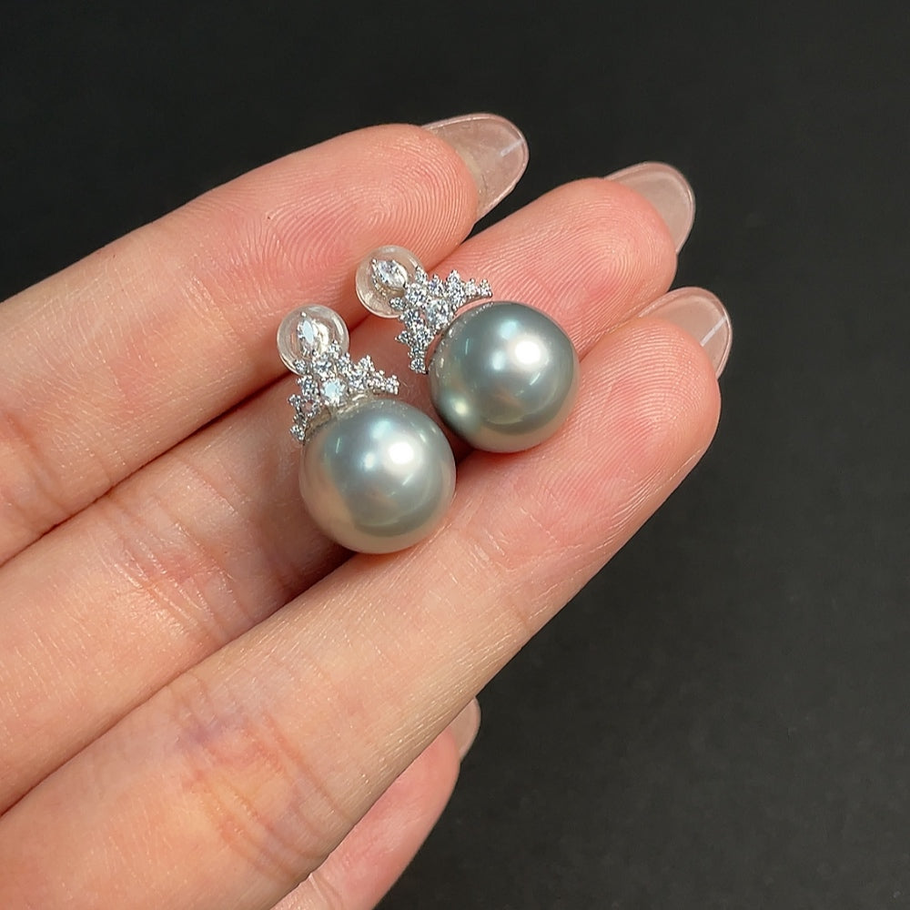 18k seawater pearl earrings, color origin undetermined, non-diamond, total weight approximately 4.84g, size about 11.3mm