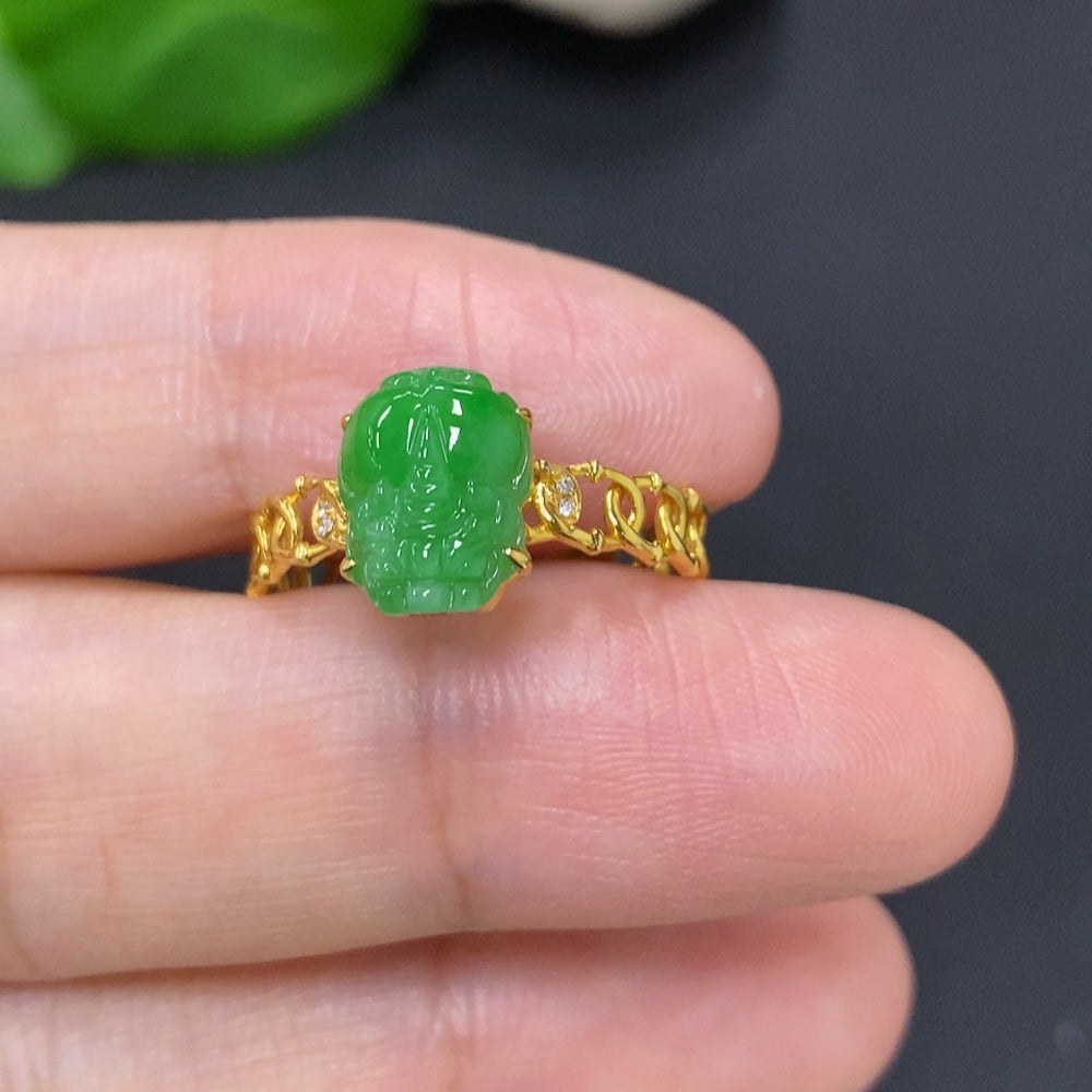 Jadeite Pixiu Inlaid Ring 18K Gold (With Diamond Accents)