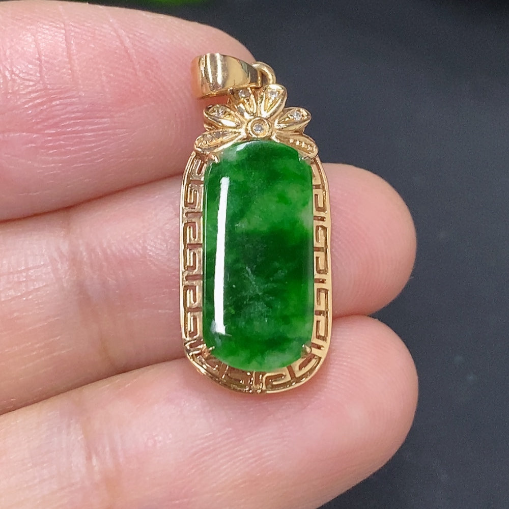 Jadeite inlaid pendant 18K gold total weight approx. 1.6g (with diamond accents)