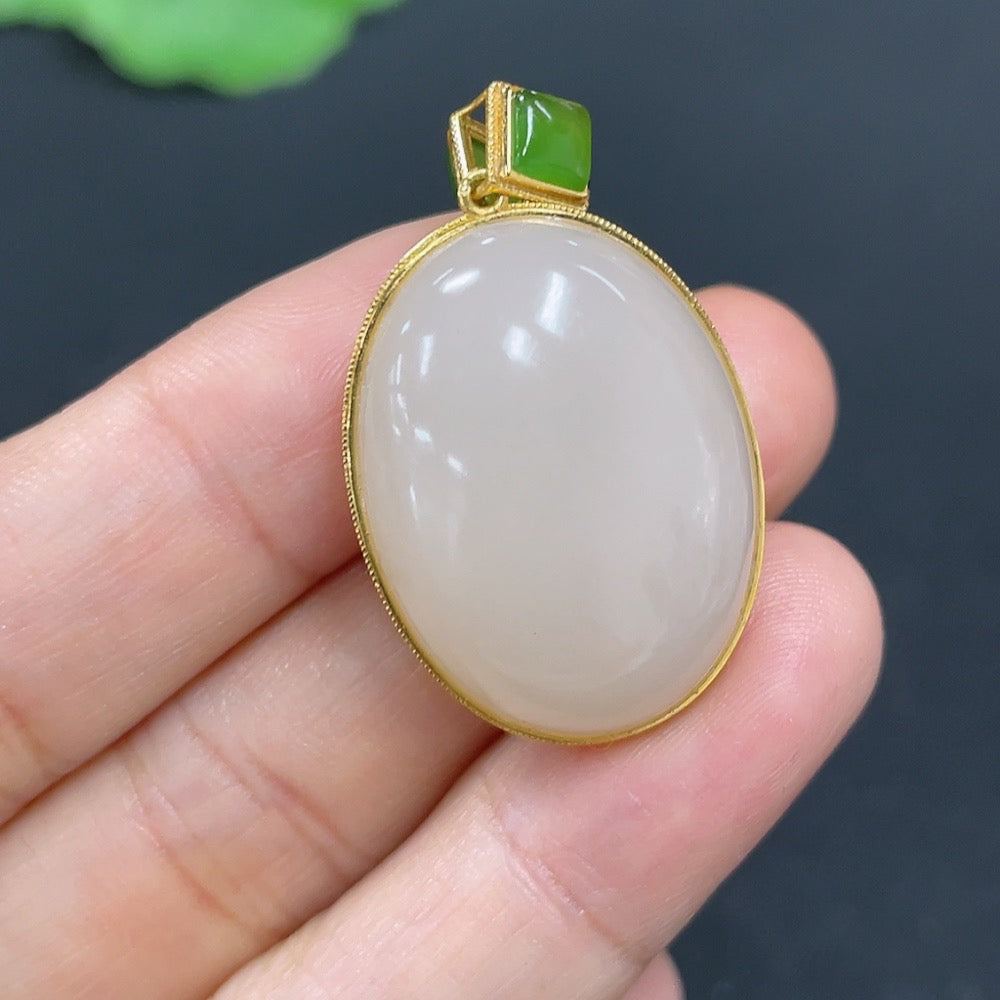Hetian Jade Inlaid Pendant 18K Gold Total Weight Approx. 9.3g
