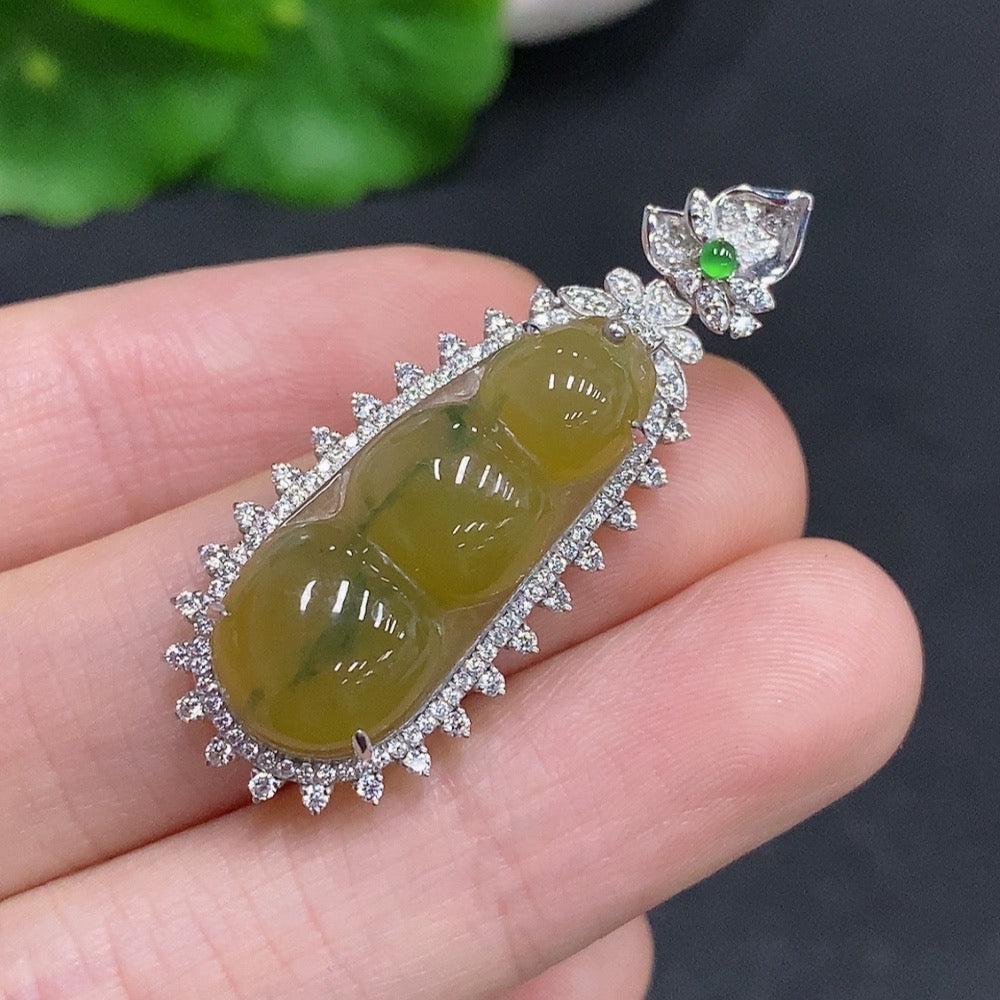 Jadeite Lucky Bean Pendant 18k Gold Total Weight Approx. 3.7g Color Origin Undetermined