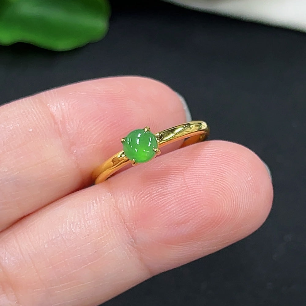 Elegant Jadeite inlaid ring crafted with 18K gold, showcasing intricate jewelry design by HKHQ.