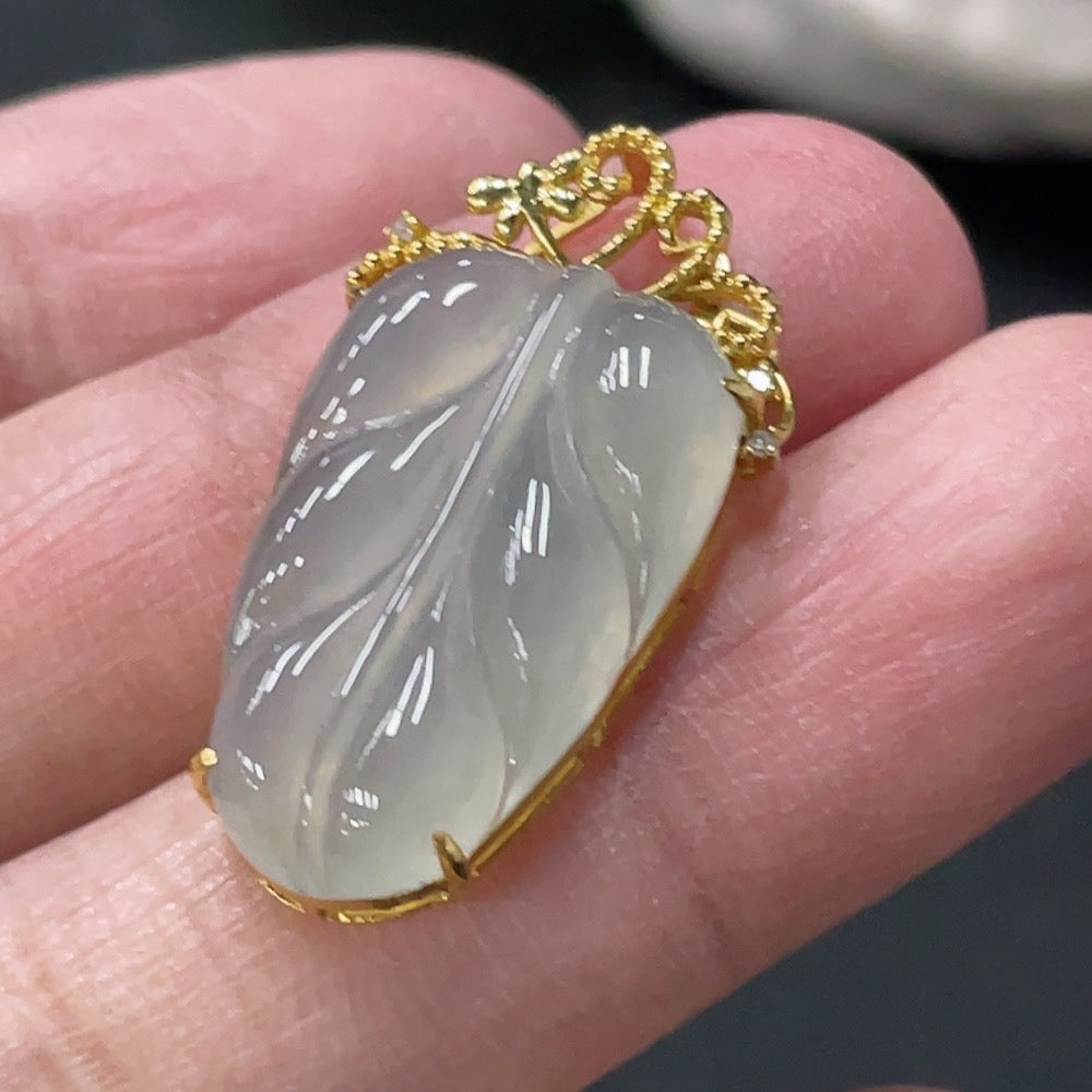 Jadeite Leaf Inlaid Pendant 18k Gold Inlaid with Diamond (Colorless) Total Weight Approx. 3.47g