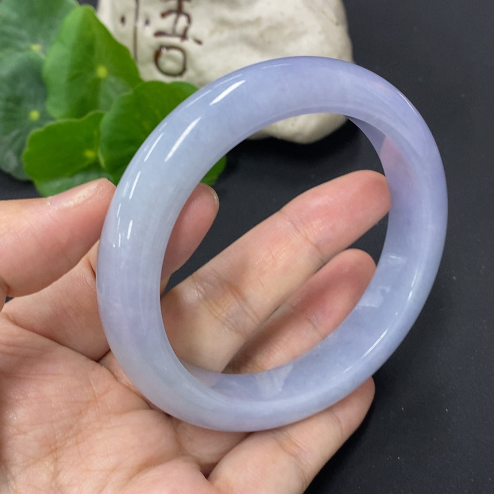 HKHQ jadeite round bangle, size 60.8, weighs approx. 77.3g, featuring smooth polished surface and rich green color.