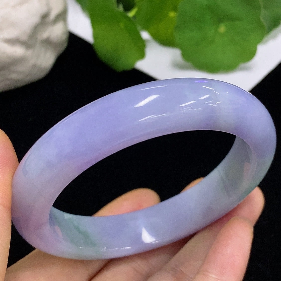 HKHQ jadeite round bangle, size 58.8, with a total weight of 73.24g, showcasing smooth, polished green jadeite jewelry.