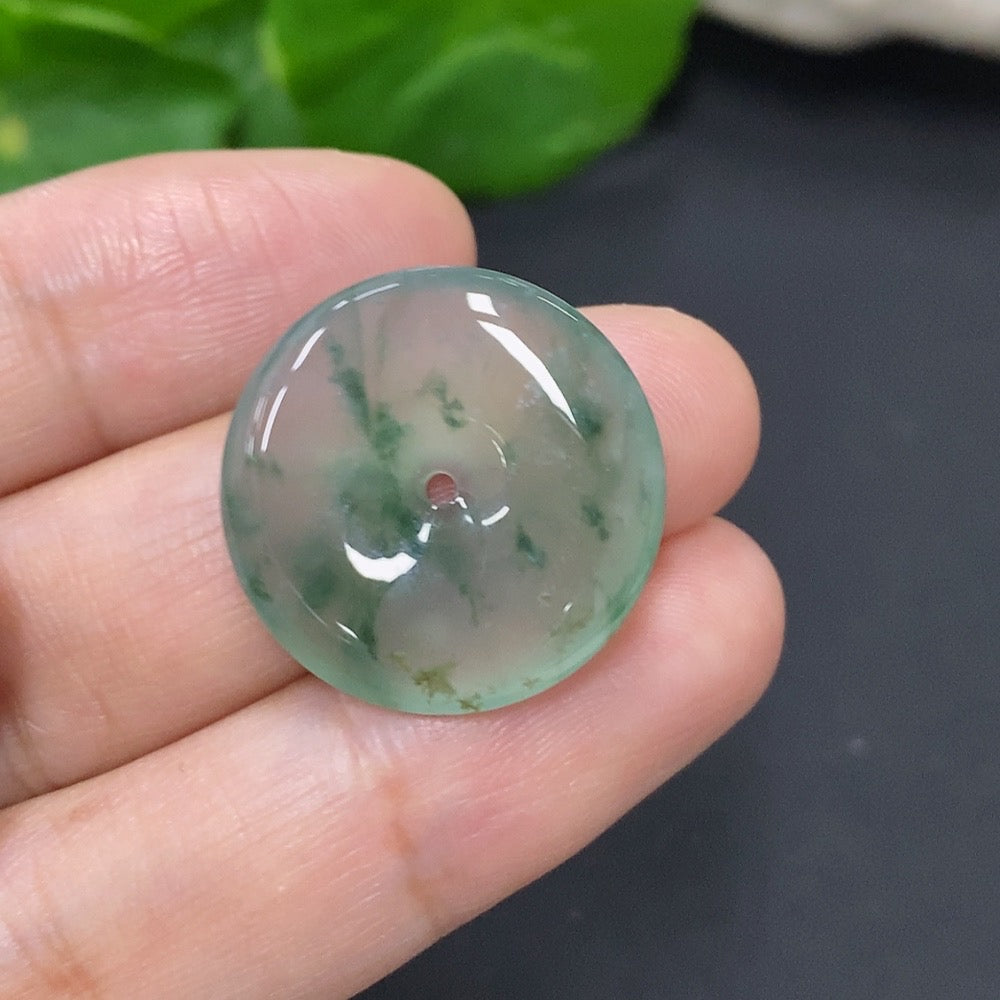 Jadeite Peace Knot, total weight approx. 4.2g
