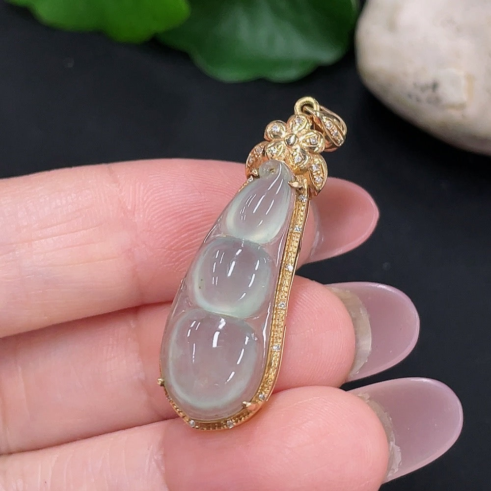 Jadeite Lucky Bean Pendant, 18K Gold, Total Weight Approx. 3.7g (with Diamond Accents)