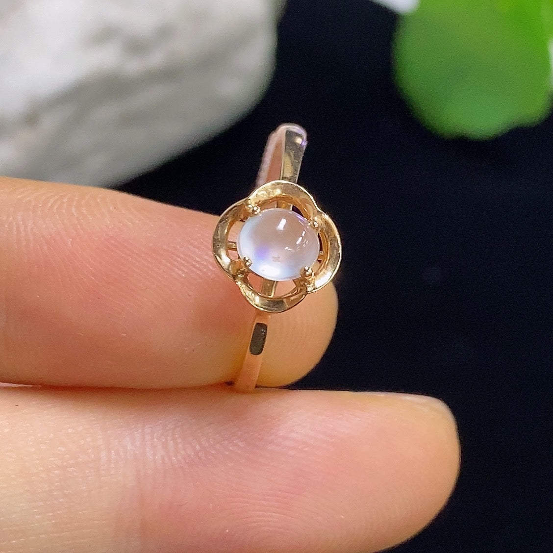 HKHQ jadeite cabochon solitaire ring in 18k gold, size 13 with a smooth jade gemstone setting, weighing approximately 1.9 grams.
