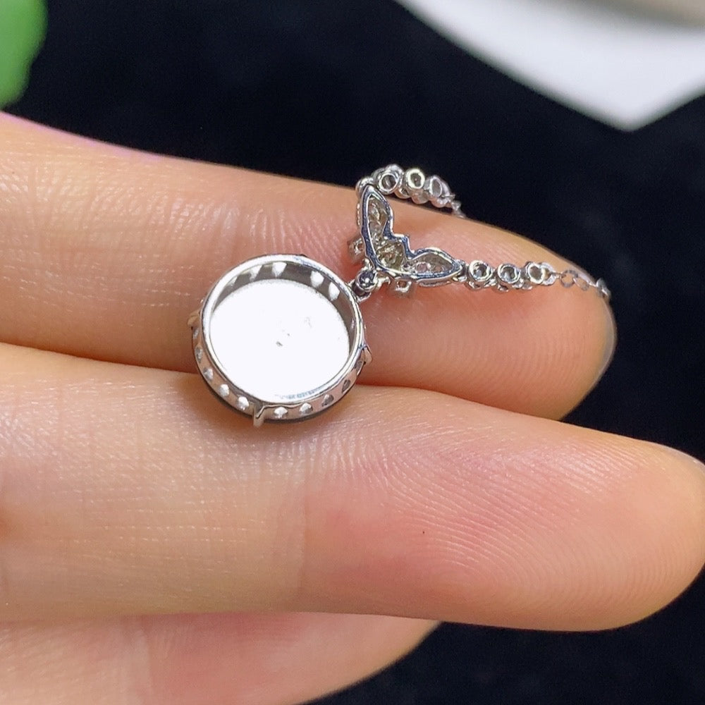Jadeite Peace Knot Pendant Set in 18K Gold with Diamond Accents, Total Weight Approx. 1.95g (Including Chain)