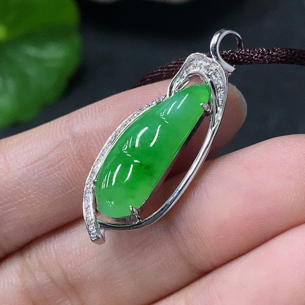 Jadeite Inlaid Lucky Bean Pendant No Mark Surface Gold Content Au75% Diamond Accent Total Weight Approx. 3.87g with Rope