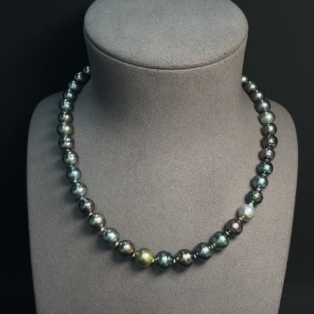 HKHQ seawater pearl strand featuring 9.7mm pearls with undetermined color, non-gold setting, total weight 54.96g, elegant jewelry piece.