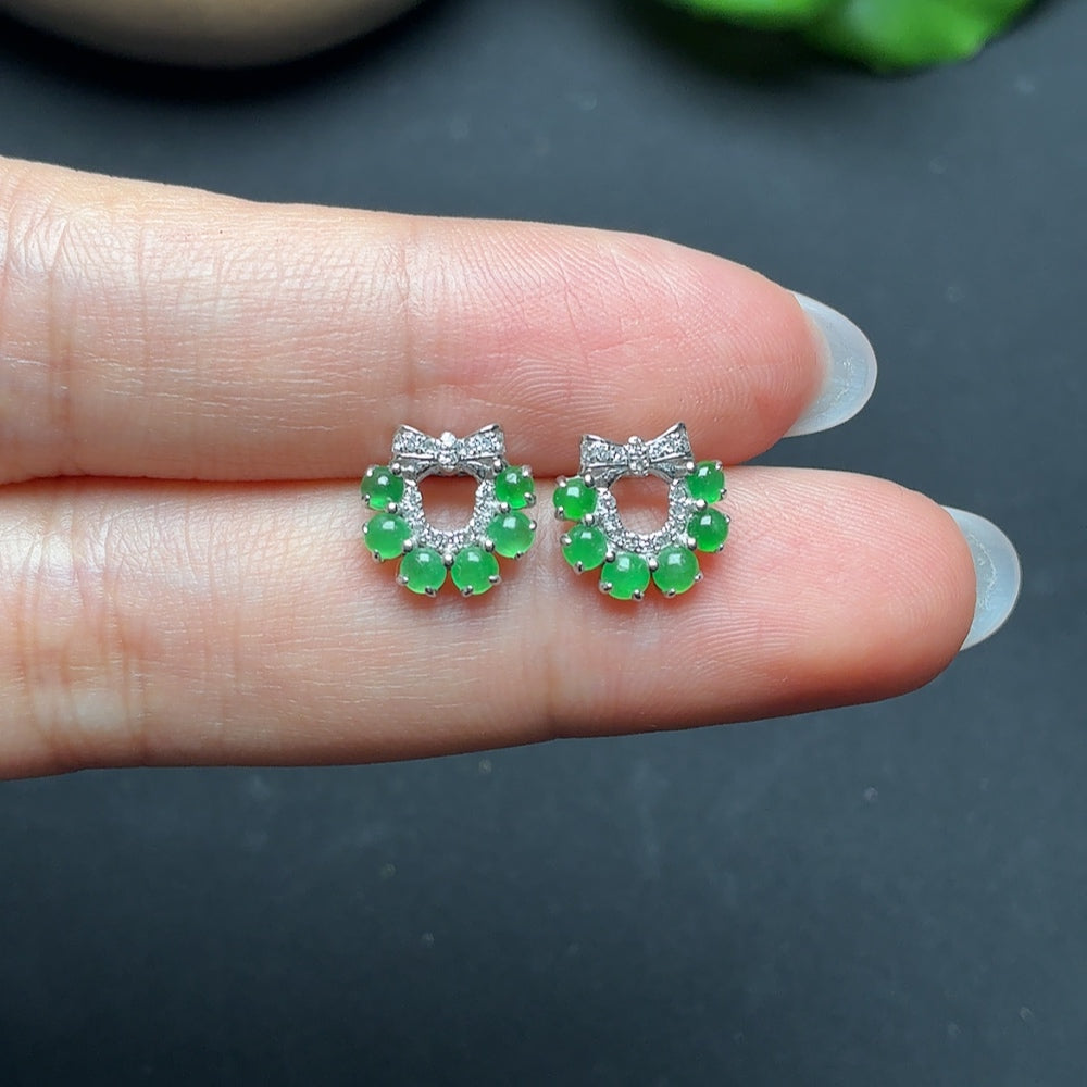 Jadeite earrings with diamond accents in 18k gold, featuring a delicate design and a total weight of approximately 2 grams.