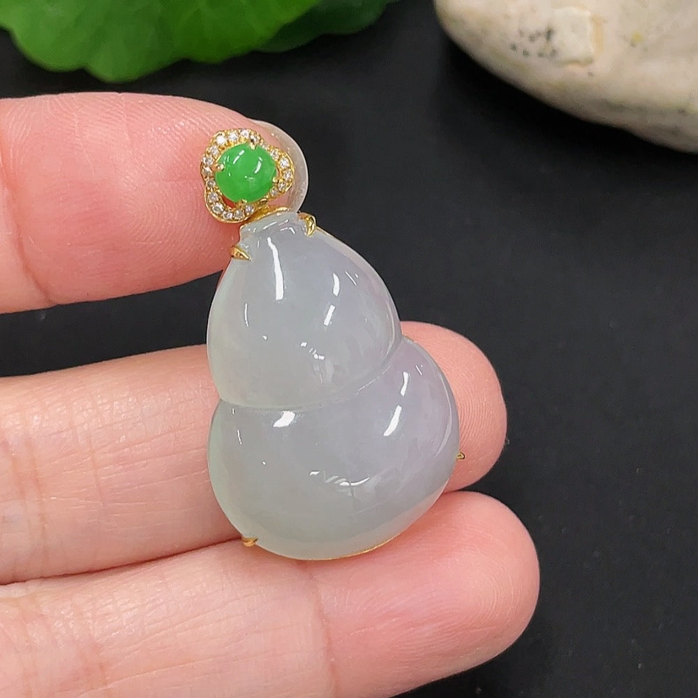 Jadeite Gourd Inlaid Pendant 18K Gold Total Weight Approx. 6g (With Diamond Accents)