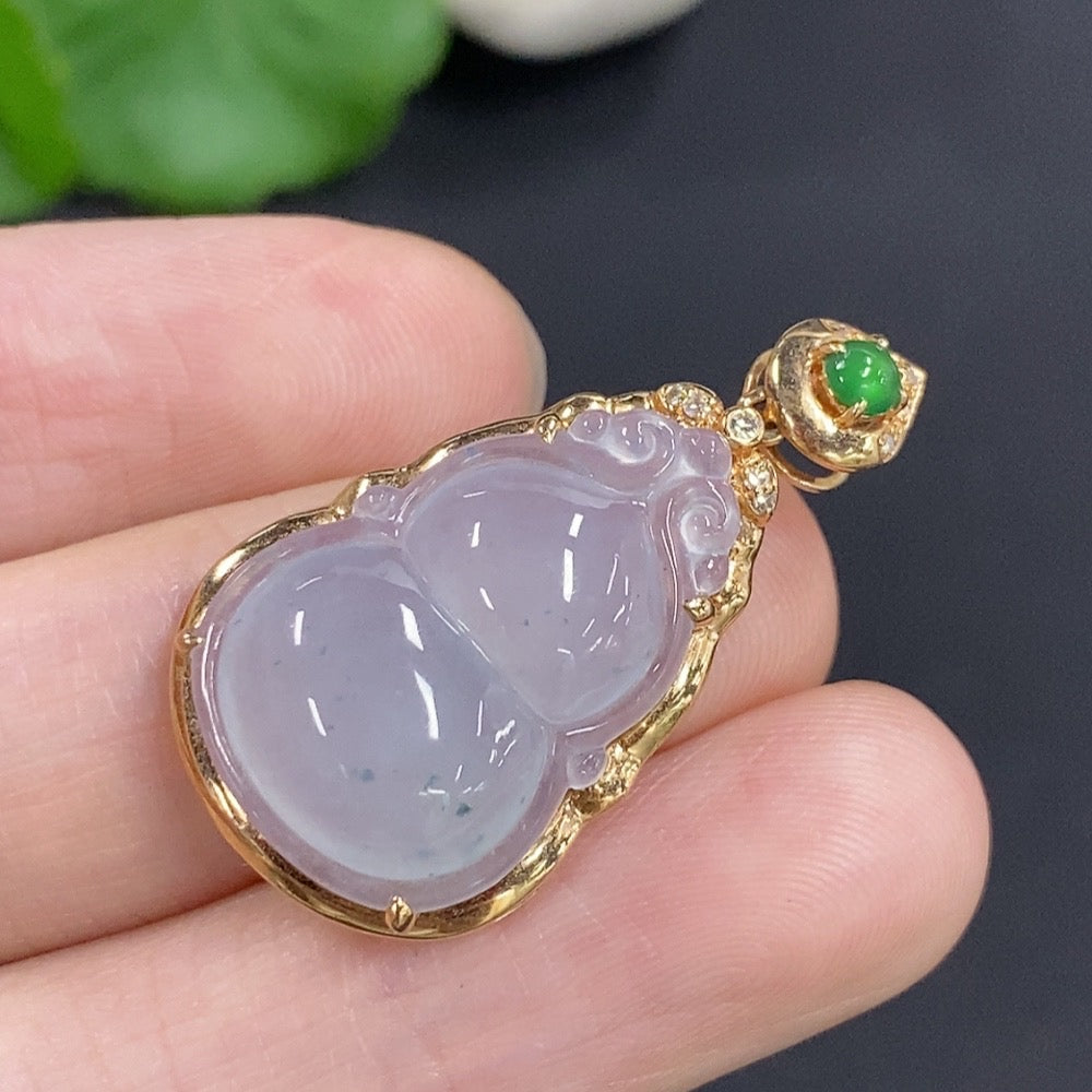 Jadeite Gourd Inlaid Pendant 18k Gold Total Weight Approx. 3.3g with Diamond Accents