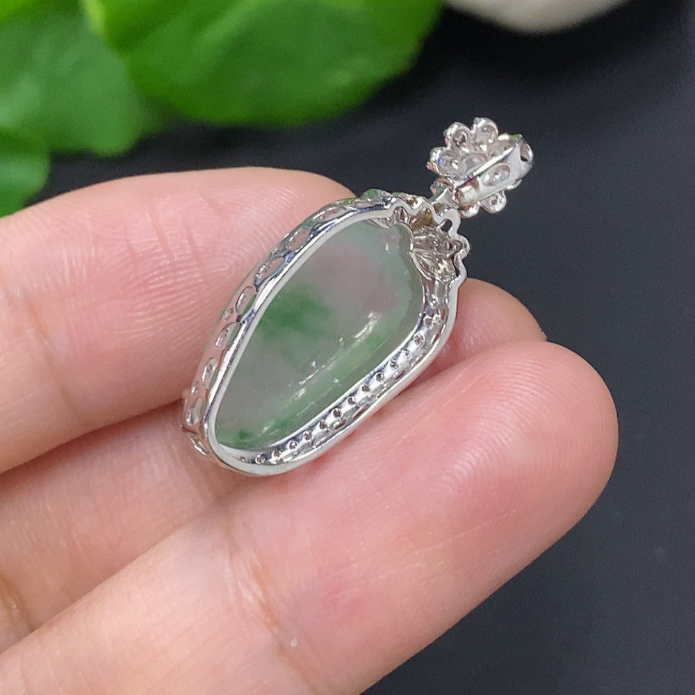Jadeite Pendant with 18K Gold Setting, Total Weight Approx. 3g (Accented with Diamonds)
