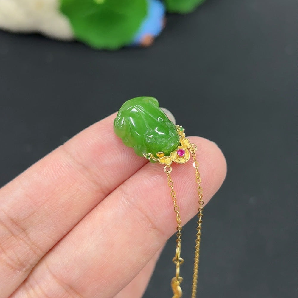 Hetian Jade Jasper inlaid pendant featuring an auspicious beast design on a necklace, 18k gold with chain, weighs 3.5g.
