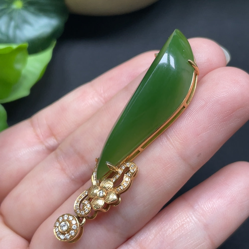 Hetian Jade Jasper Inlaid Pendant 18K Gold with Diamond Accents