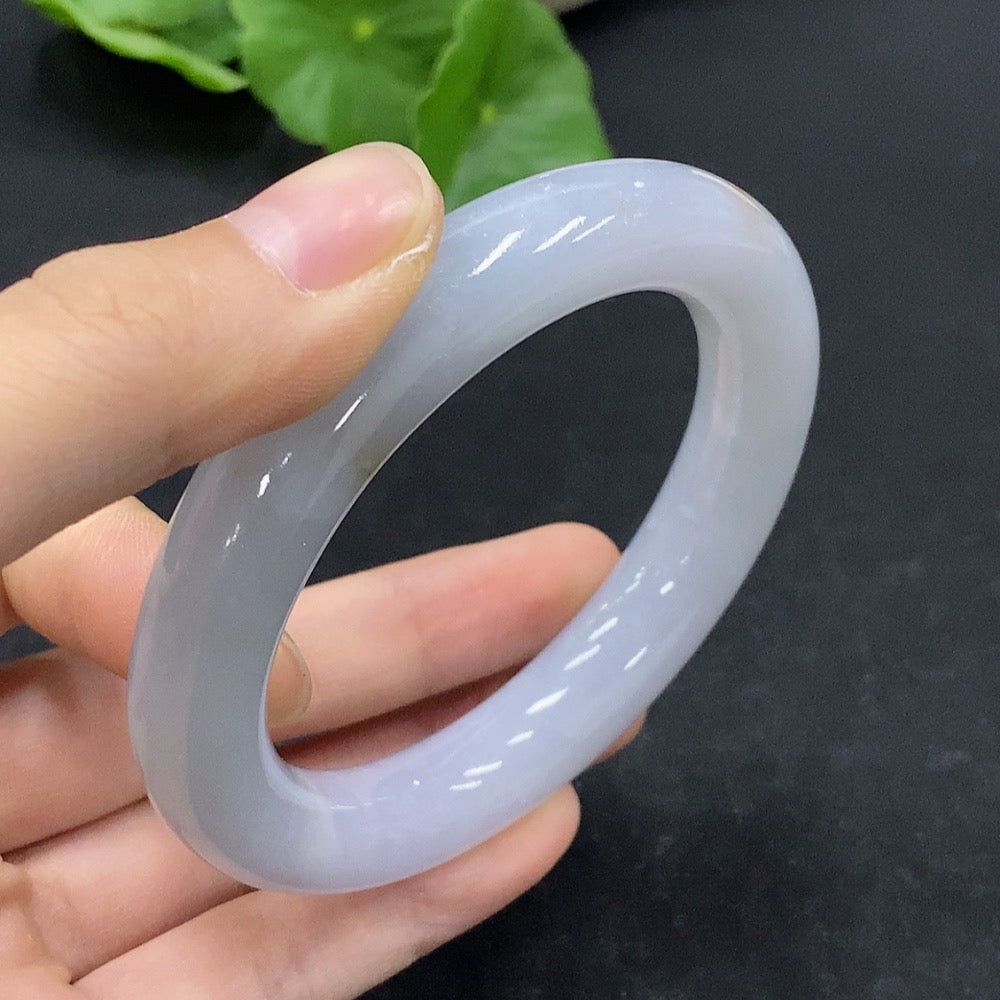 Jadeiteround bangle bracelet, loop size 55.5, total weight approximately 73.86g'