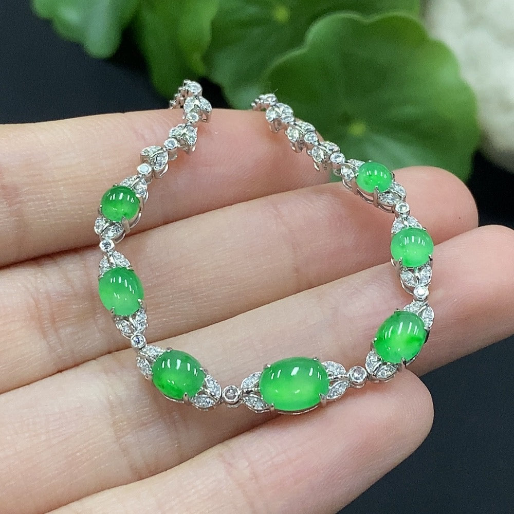 Jadeite inlaid necklace, 18K gold with diamond accents, total product weight approximately 6.35g