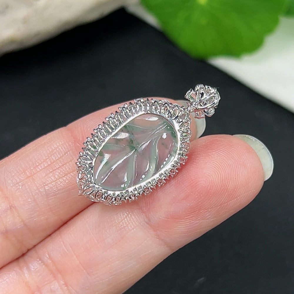 Jadeite Pendant Leaf 18k Gold Inlaid with Diamonds Total Weight Approx. 2.86g