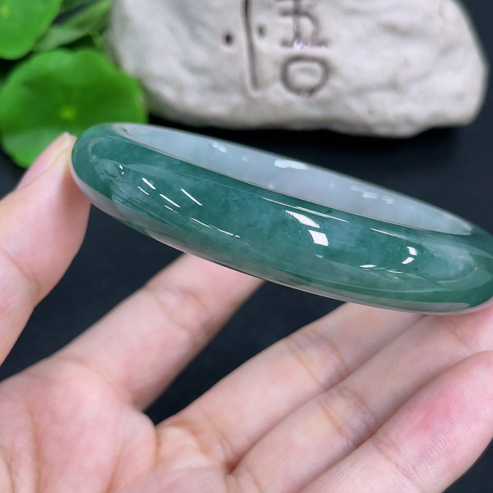 HKHQ jadeite round bangle with 58.9g weight and 58.8mm size, showcasing smooth, polished jadeite jewelry.