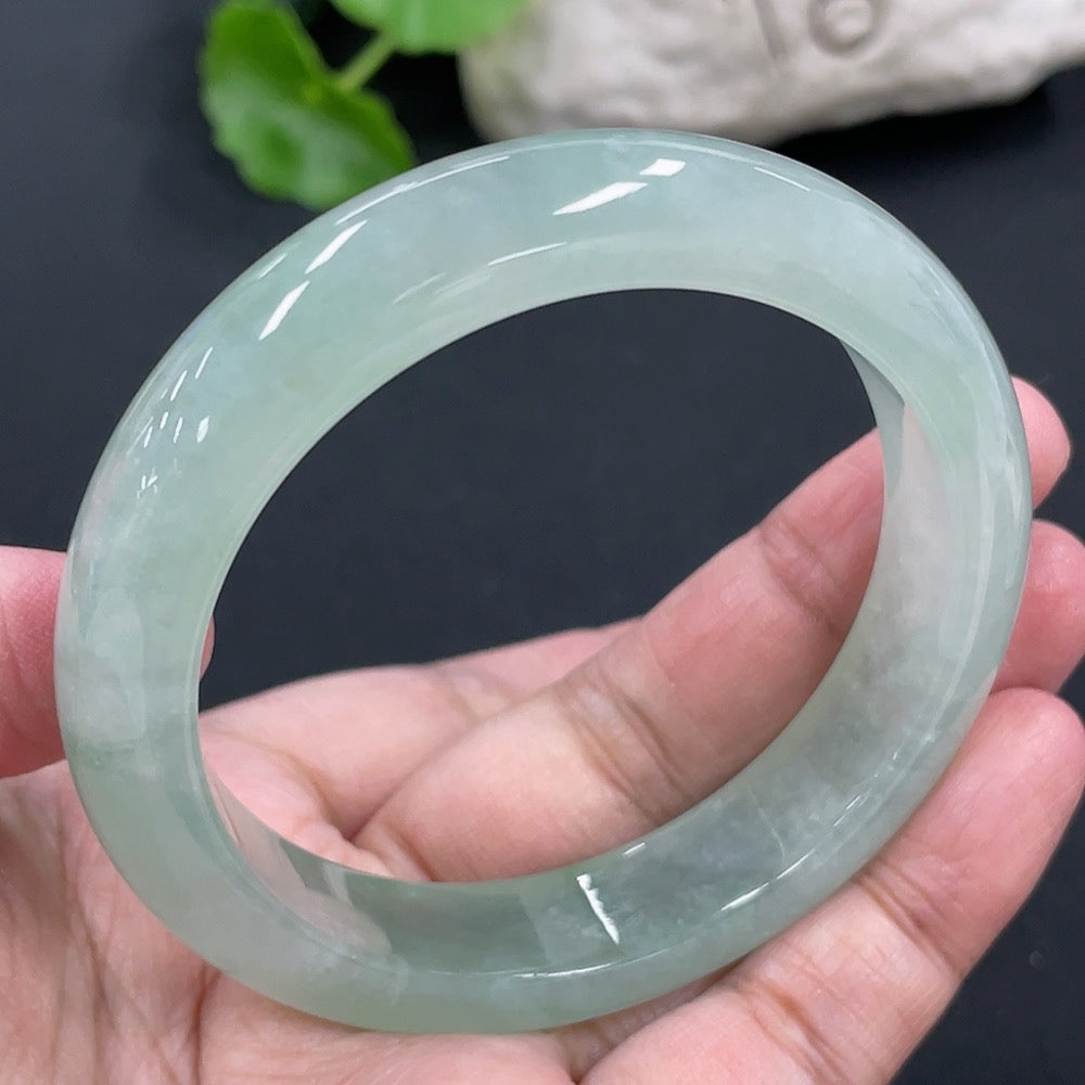 Jadeite round bracelet size 56.5mm total weight approx. 61.61g