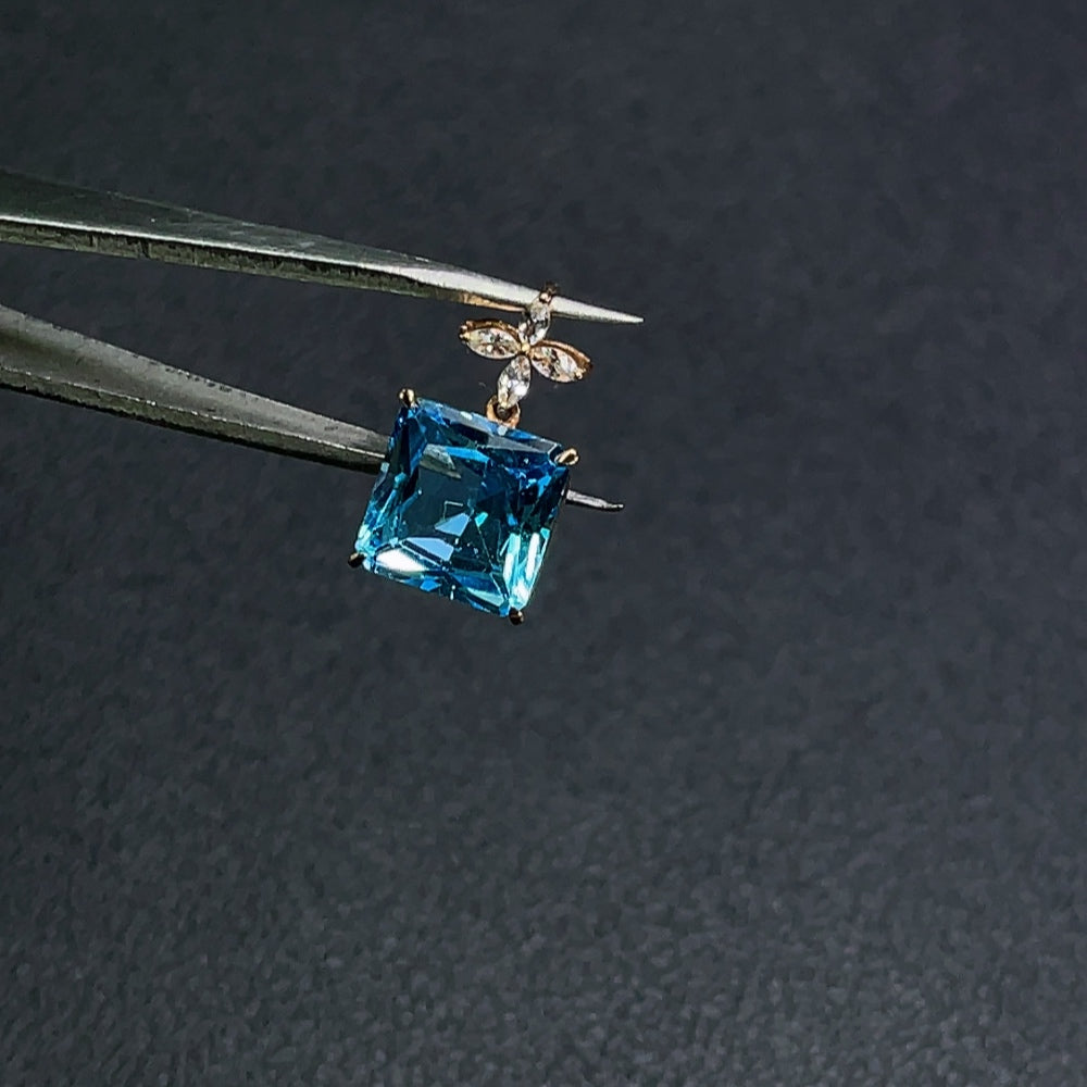 Topaz Pendant, Color Origin Undetermined, 18K Gold, Total Item Weight Approx. 2.0g