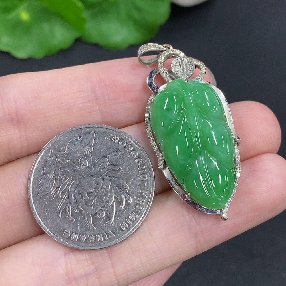 Jadeite Leaf Pendant with 18K Gold and Diamond Accents, Total Weight Approx. 6.2g