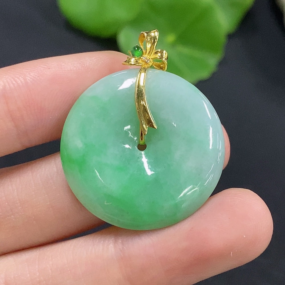 Jadeite Peace Knot Inlaid Pendant with 18k Gold and Diamond Accents, Total Weight Approximately 9g