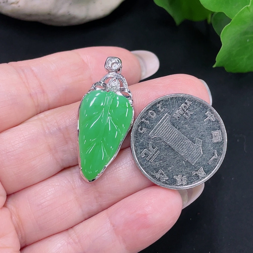 Jadeite Leaf Inlaid Pendant 18K Gold Total Weight Approx. 2.9g (with Diamond Accents)