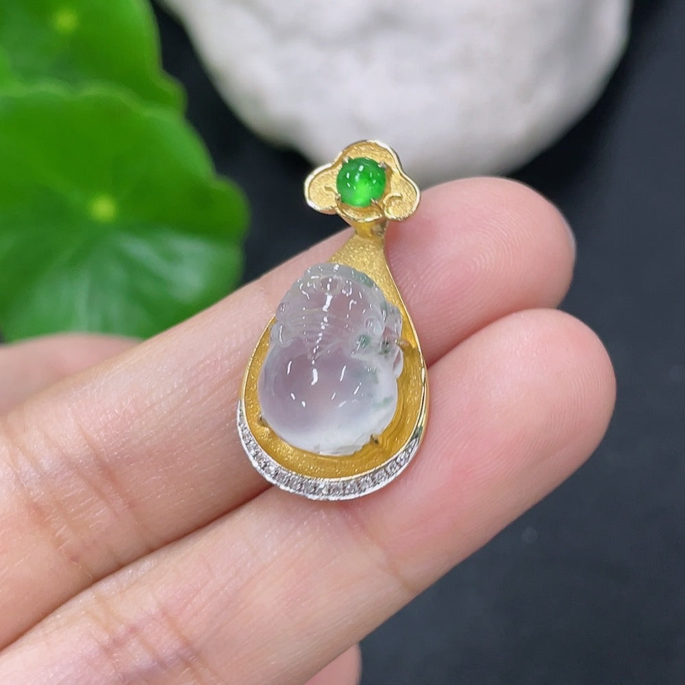 Jadeite Pixiu pendant with 18K gold and diamond accents, featuring a detailed jade Pixiu figure, weighs approximately 3.79g.