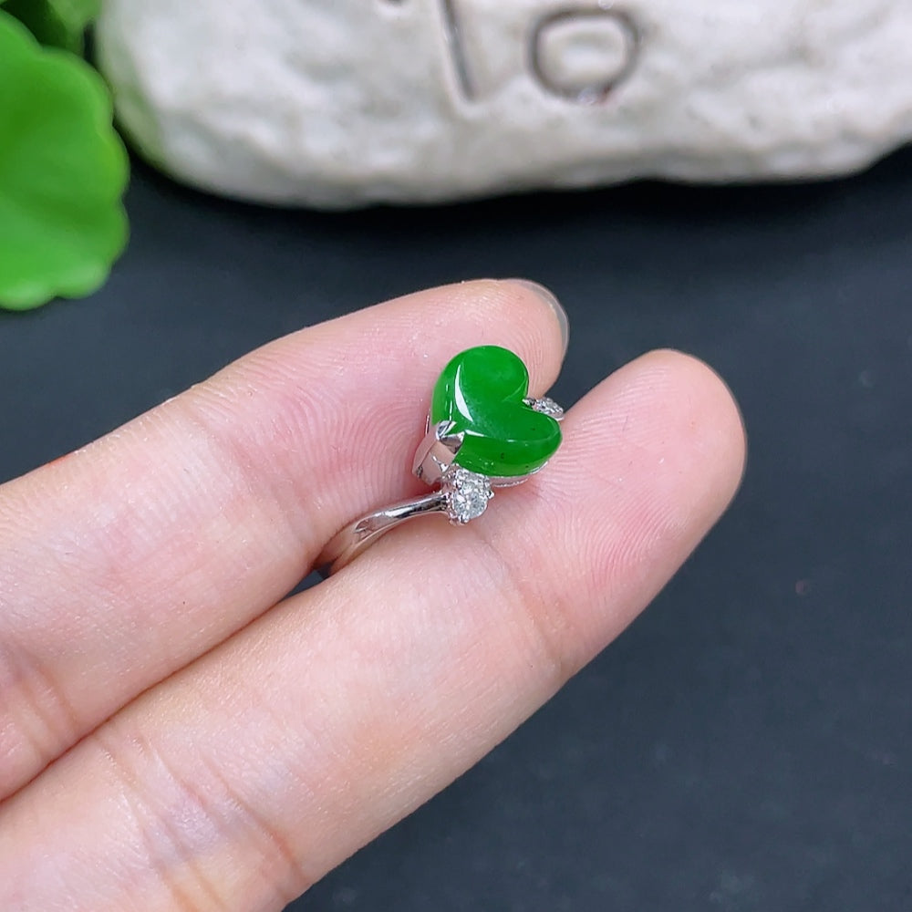 Jadeite Ring 18K Gold with Diamond Side Stones