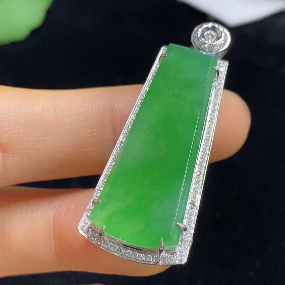 Jadeite Plain Pendant inlay pendant 18k with diamond, total weight about 10g