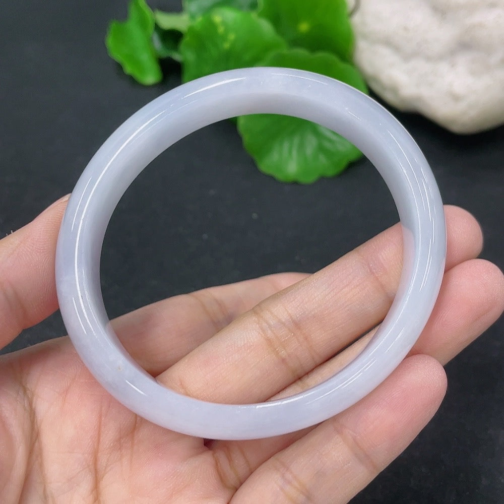 Jadeite concubine bracelet with smooth green jade beads, size 55.2/50.7mm, weighing approximately 41.18g, by HKHQ.