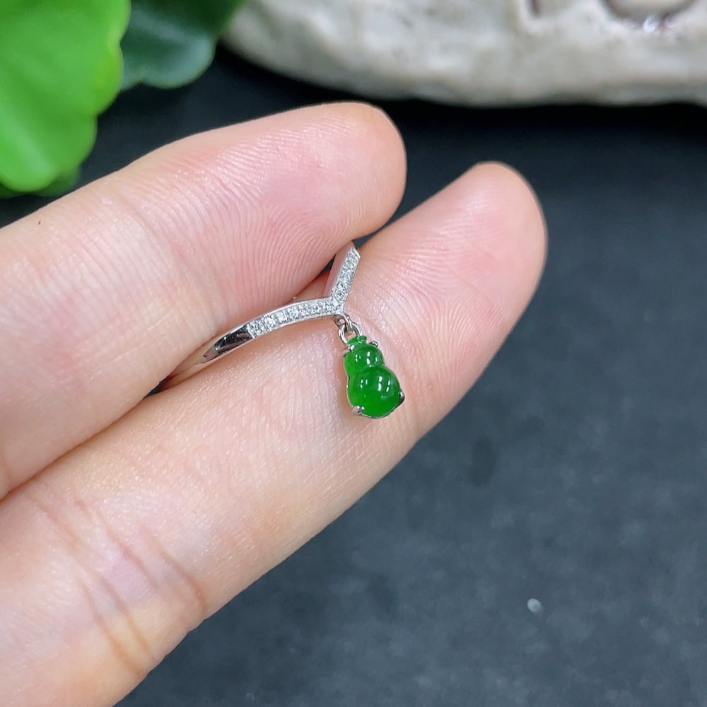 Jadeite Gourd Inlaid Ring 18k With Diamond