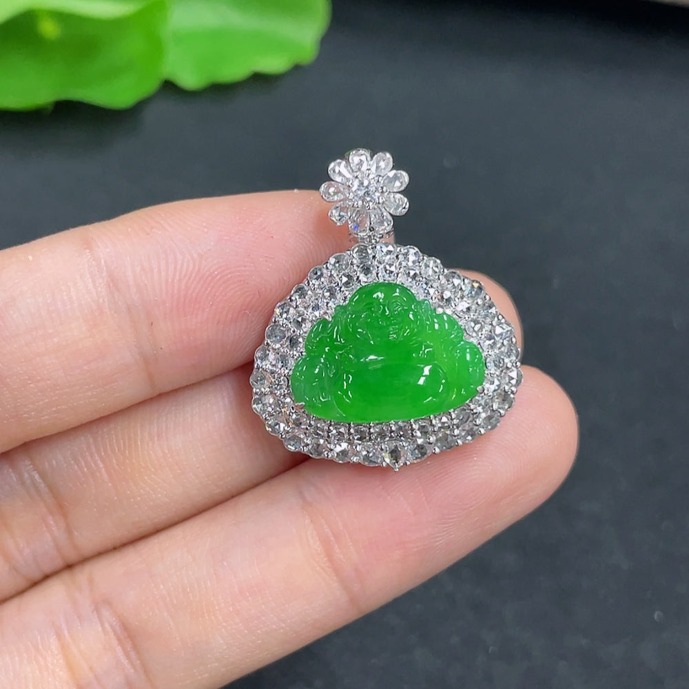 Jadeite pendant with 18k gold and diamond accents, showcasing a polished green jade stone, weight approx. 7.3g.