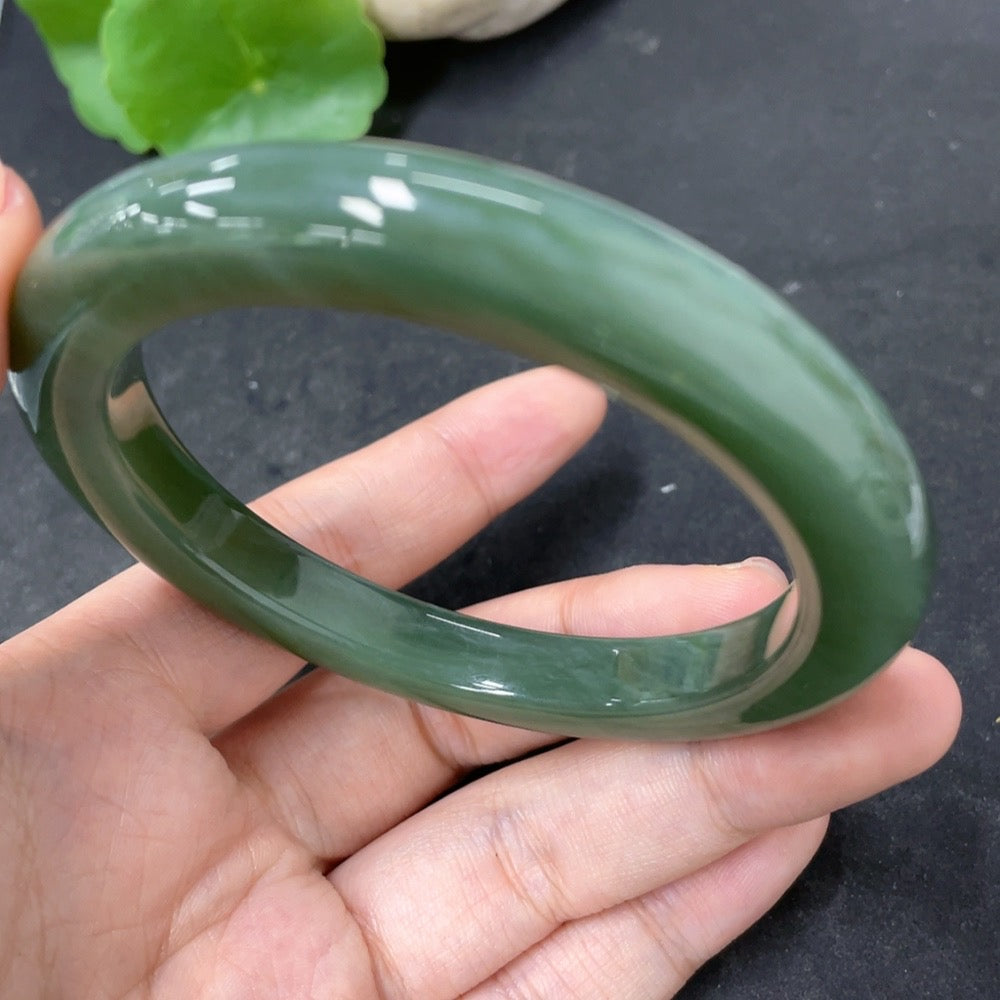 HKHQ Hetian Jade Jasper round bracelet with 57.7mm beads, weighing approximately 50.7g, featuring smooth, polished jade stones.