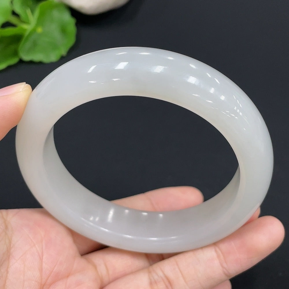 Hetian Jade Round Bracelet, Loop Size 59.6, Total Weight Approx. 81.3g