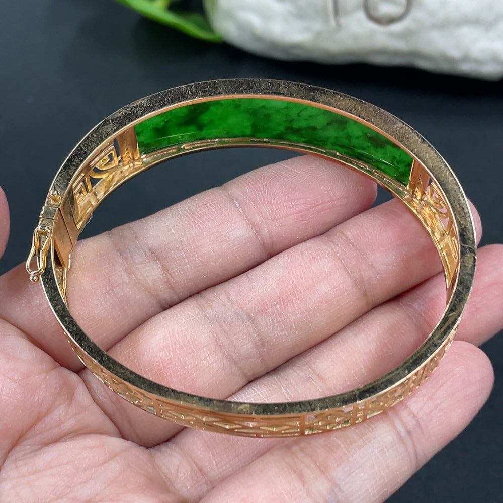 Jadeite inlaid bracelet 18k gold inlaid with diamond and other mineral components, total weight about 22.3g