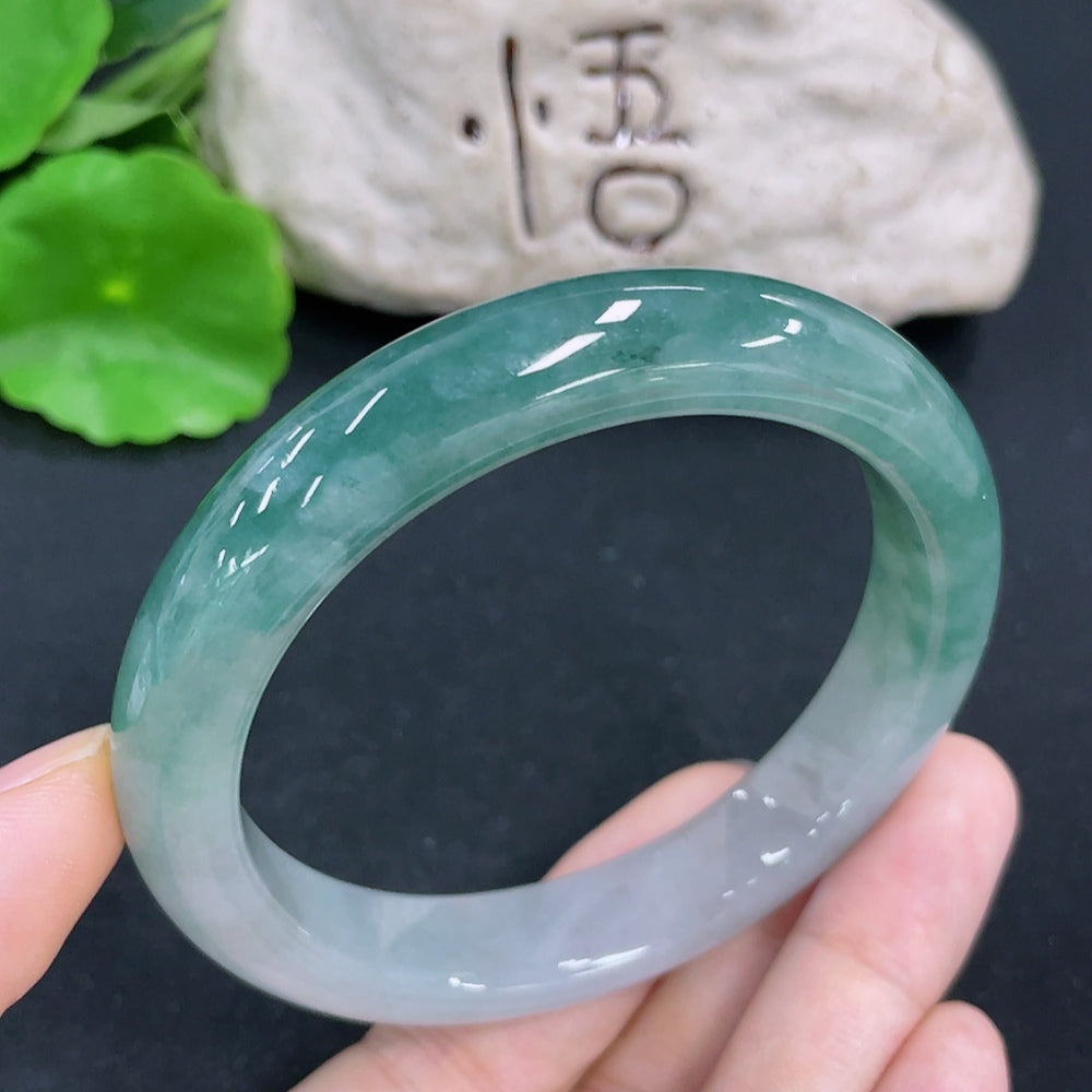 Jadeite round bangle with a smooth surface, weighing approximately 58.9g and size 58.8, crafted by HKHQ.