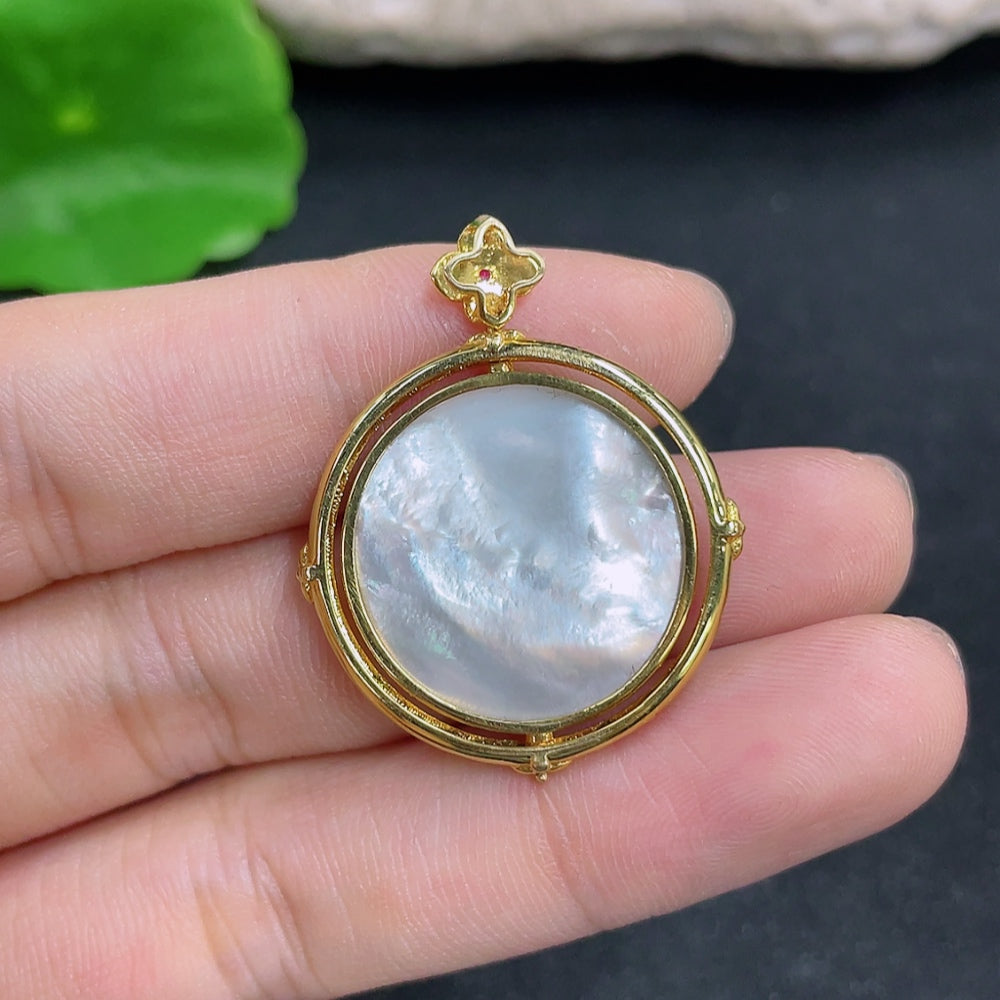 Jadeite Pendant 18k with Diamond Accent Total Weight Approx.4.8g