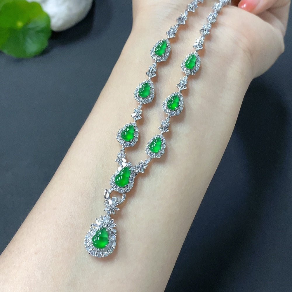 Jadeite Gourd Inlaid Necklace 18k Gold Setting Total Weight Approx. 21.2g [Total Value: $13,118 USD]