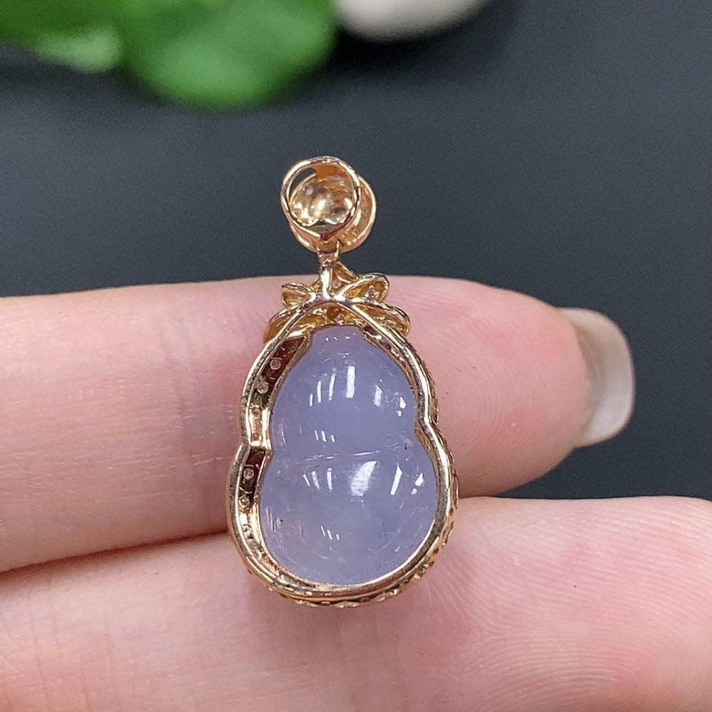 Jadeite Gourd Pendant with 18K Gold, Total Weight 2.54g