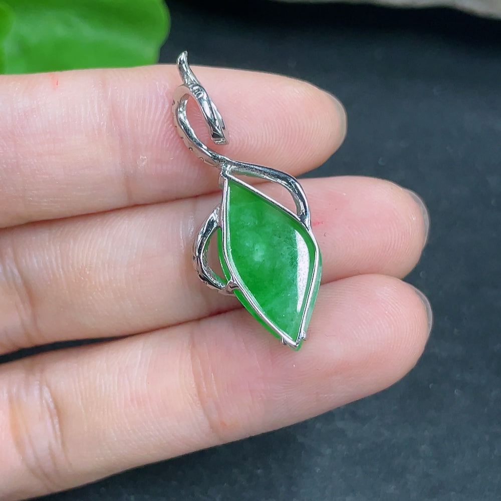 Jadeite Pendant 18K Gold with Diamond Accent