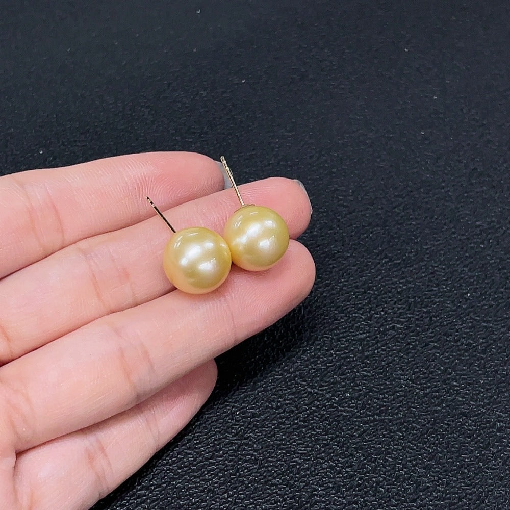 Seawater Pearl Earrings with 18K Gold Setting, Approximately 12.1mm, Color Origin Undetermined