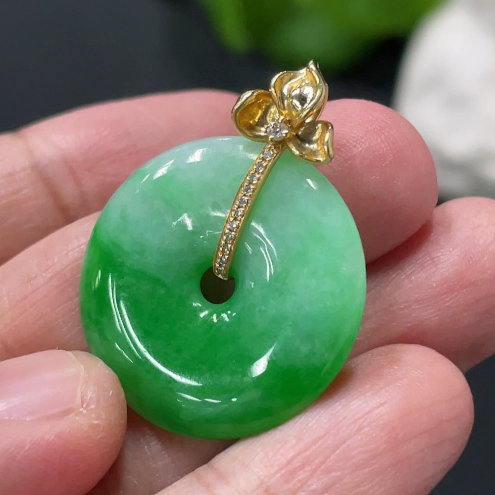 Jadeite Pendant Safety Buckle with 18K Gold and Diamond Accents, Total Weight Approximately 5.75g