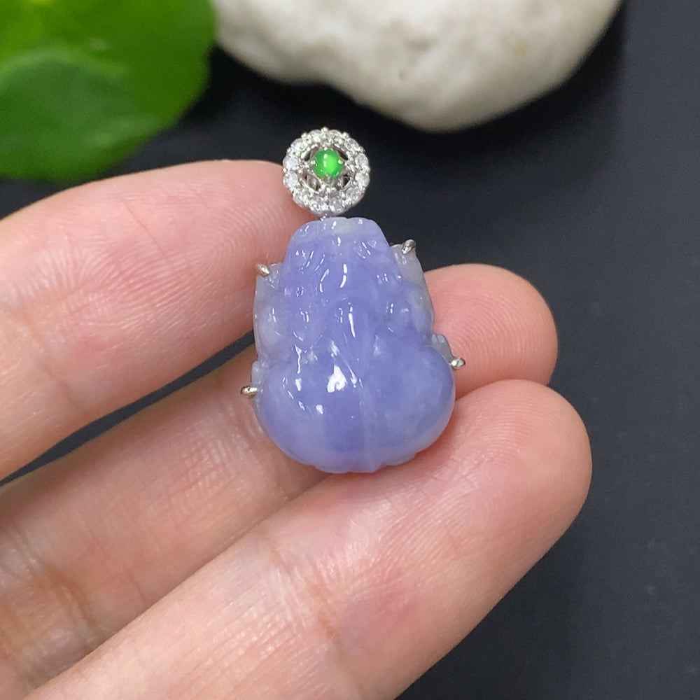 Jadeite Pi Xiu pendant with diamond inlays in 18K gold, featuring intricate craftsmanship and a polished finish.