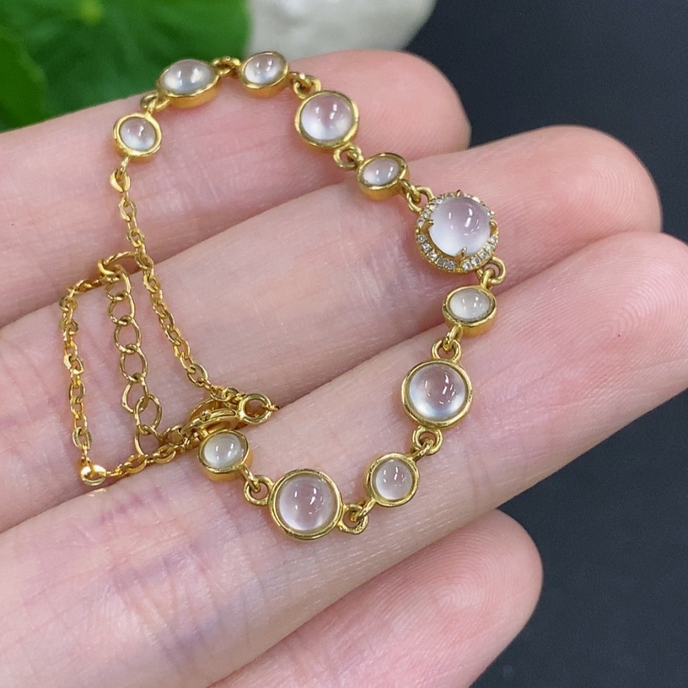 HKHQ jadeite cabochon inlay bracelet with 18k gold and diamond accents, showcasing elegant craftsmanship and luxurious design.