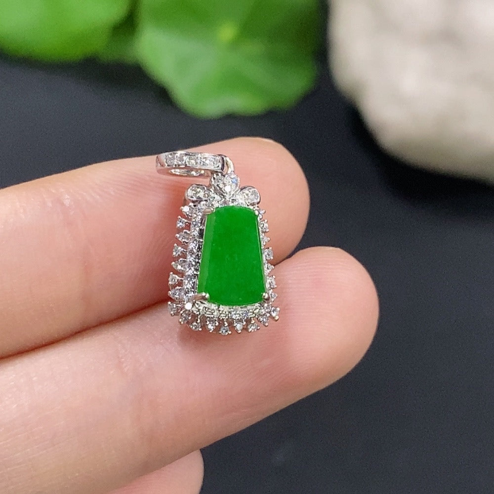 Jadeite Pendant with 18K Gold Setting, Total Weight Approx. 1.2g (Accented with Diamonds)